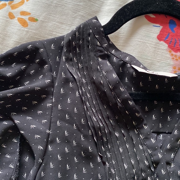 ⭕️2/20 H&M pleated printed shirt size S - Picture 4 of 6